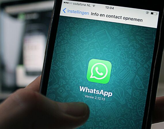 WhatsAppgroepen: de dynamiek van chaos, verbondenheid en stille lezers