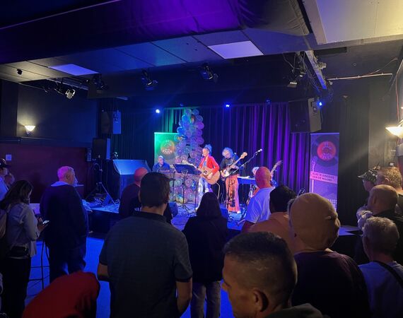 Chillen in de Steeg, dansen, eten en ontmoeten