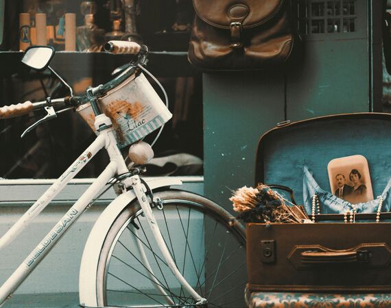 De leukste kringloopwinkels van Nederland om low-budget kerstcadeaus te shoppen