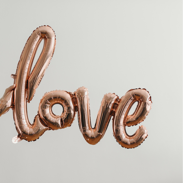 André lacht: “ Ze kwam natuurlijk niet alleen voor een kusje.”  