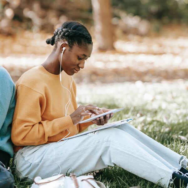 De leukste podcasts om te luisteren deze herfst