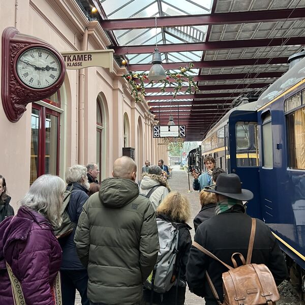 Durfjijmetmij.nl neemt leden mee naar het Spoorwegmuseum